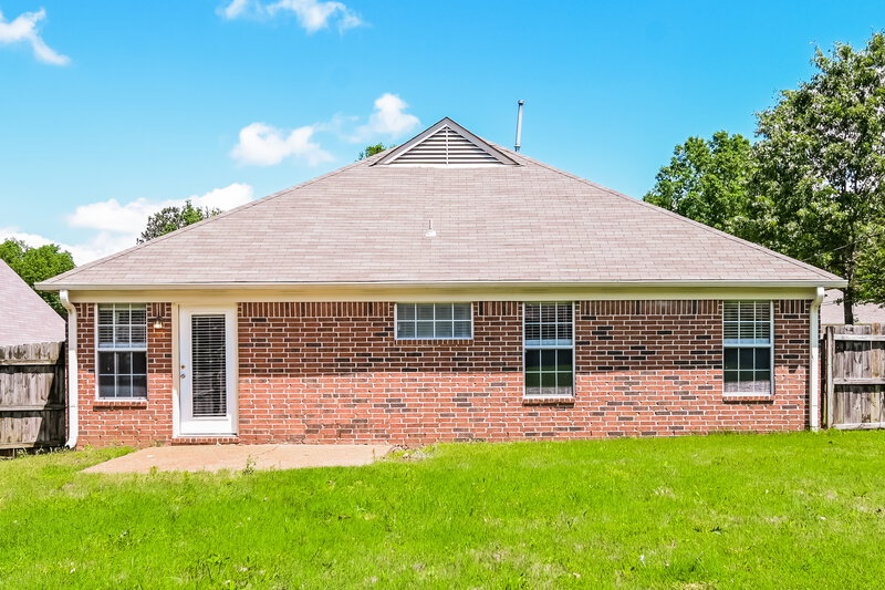 1,930/Mo, 5791 Pecan Trce Bartlett, TN 38135 Rear View