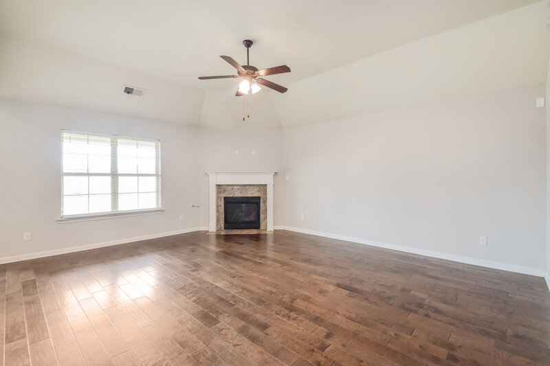 2,255/Mo, 2805 S Cherry Dr Southaven, MS 38672 Living Room View