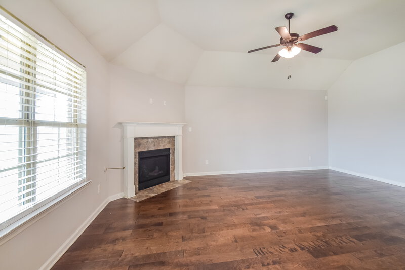 2,255/Mo, 2805 S Cherry Dr Southaven, MS 38672 Living Room View 2