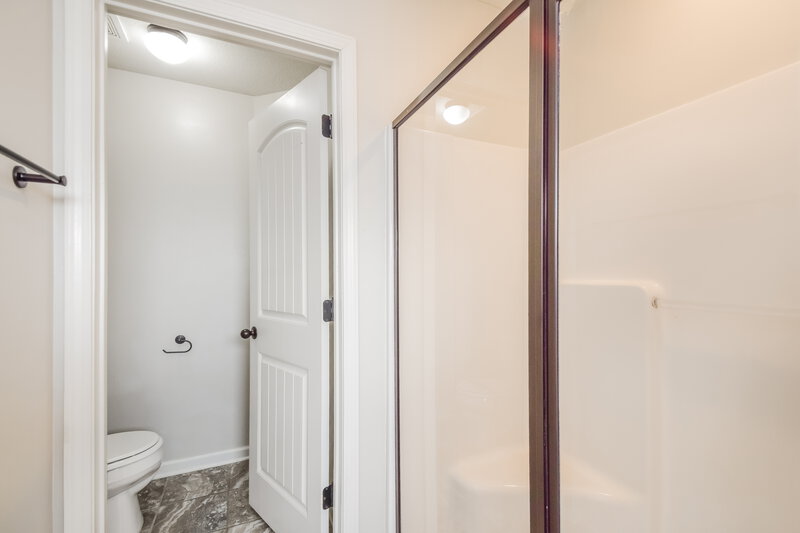 2,255/Mo, 2805 S Cherry Dr Southaven, MS 38672 Main Bathroom View