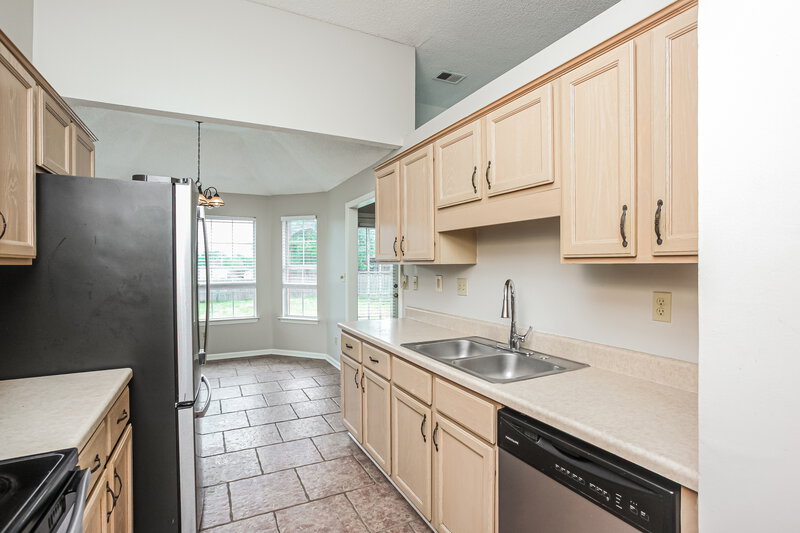 1,885/Mo, 7234 Fox Creek Dr Olive Branch, MS 38654 Kitchen View 2