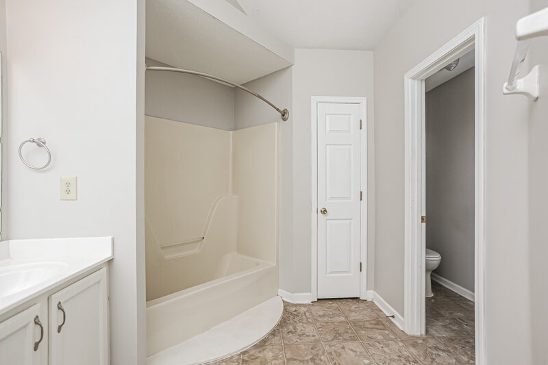 1,885/Mo, 7234 Fox Creek Dr Olive Branch, MS 38654 Main Bathroom View