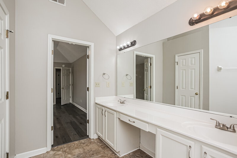 1,885/Mo, 7234 Fox Creek Dr Olive Branch, MS 38654 Main Bathroom View 2