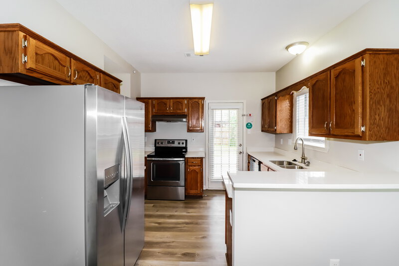 2,550/Mo, 8682 Overcup Oaks Dr Cordova, TN 38018 Kitchen View