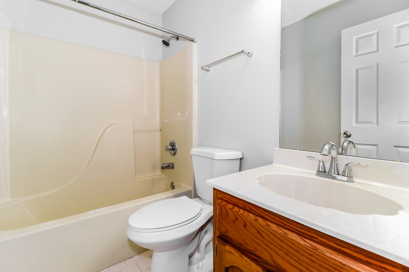 2,550/Mo, 8682 Overcup Oaks Dr Cordova, TN 38018 Bathroom View