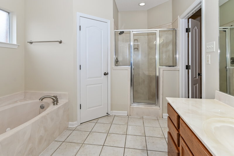 2,710/Mo, 1384 Carlton Ridge Dr Cordova, TN 38016 Main Bathroom View