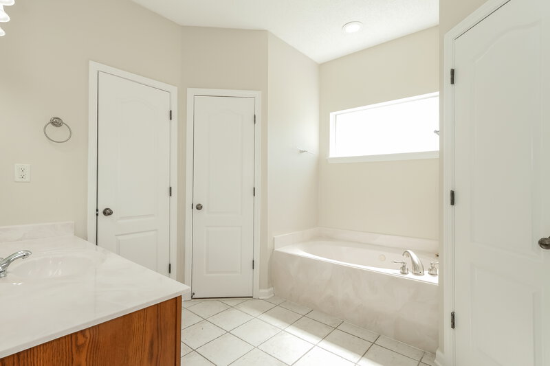 1,870/Mo, 1384 Carlton Ridge Dr Cordova, TN 38016 Main Bathroom View