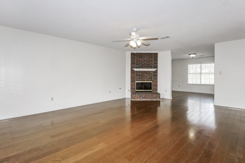 2,450/Mo, 1400 Milestone Dr Collierville, TN 38017 Living Room View