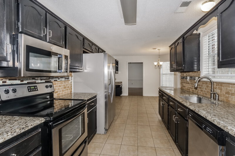 2,450/Mo, 1400 Milestone Dr Collierville, TN 38017 Kitchen View