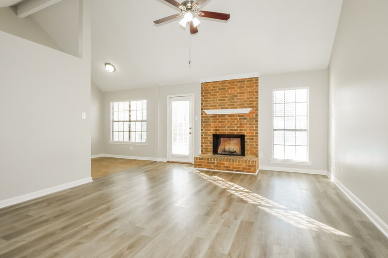 1,900/Mo, 4005 Eagle Ridge Ln Bartlett, TN 38135 Living Room View 2