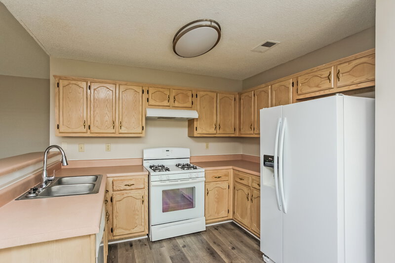 2,460/Mo, 2200 Rocky Stream Dr Cordova, TN 38016 Kitchen View