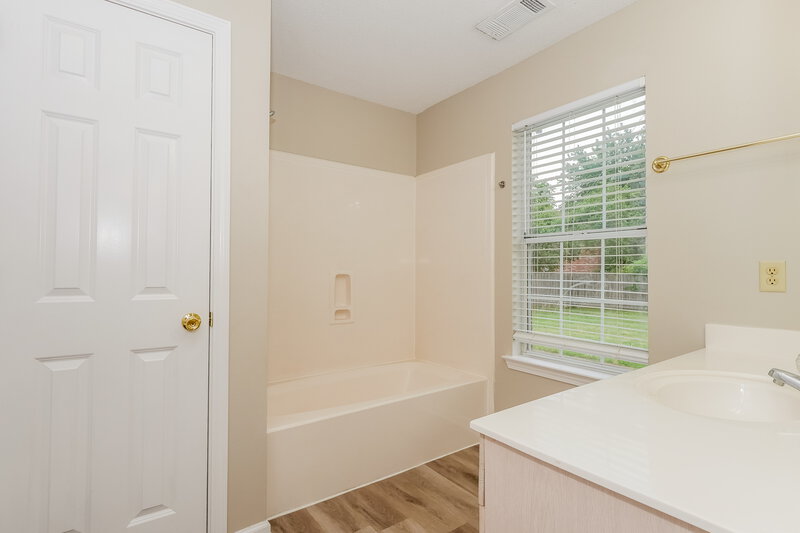 2,115/Mo, 11184 Orville Cv Arlington, TN 38002 Main Bathroom View