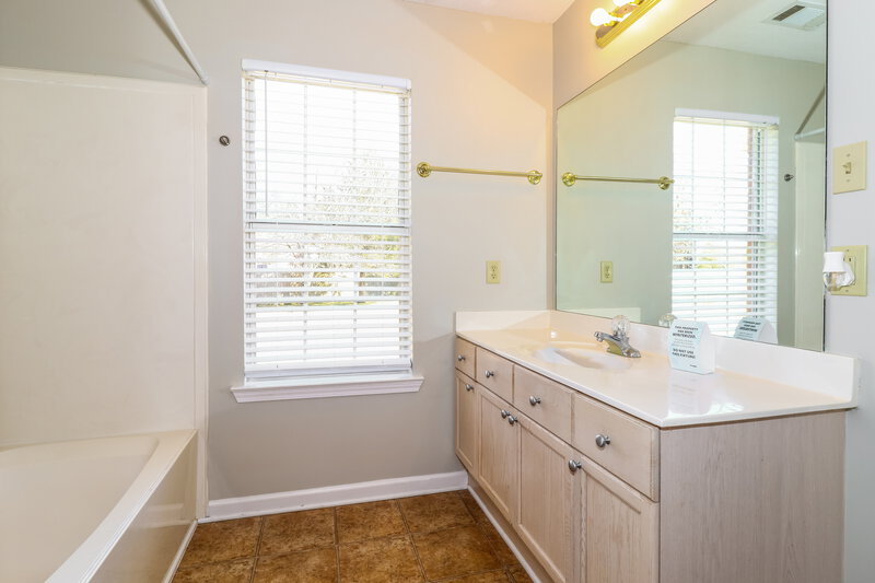 2,115/Mo, 11184 Orville Cv Arlington, TN 38002 Main Bathroom View