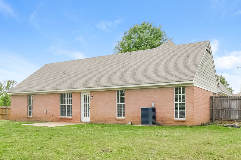 1,855/Mo, 1820 Mary Payton Cv Southaven, MS 38671 Rear View