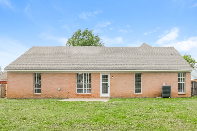 1,855/Mo, 1820 Mary Payton Cv Southaven, MS 38671 Rear View 2