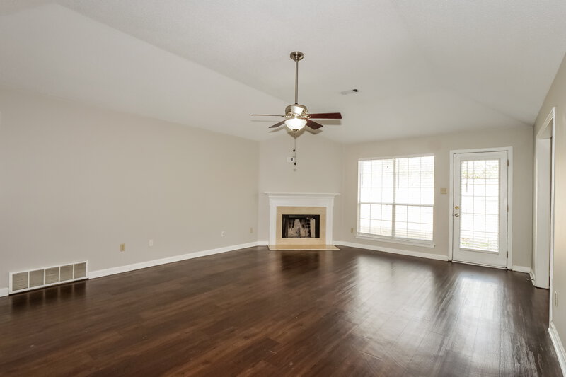 1,625/Mo, 6940 Brady Hill Dr Cordova, TN 38018 Living Room View
