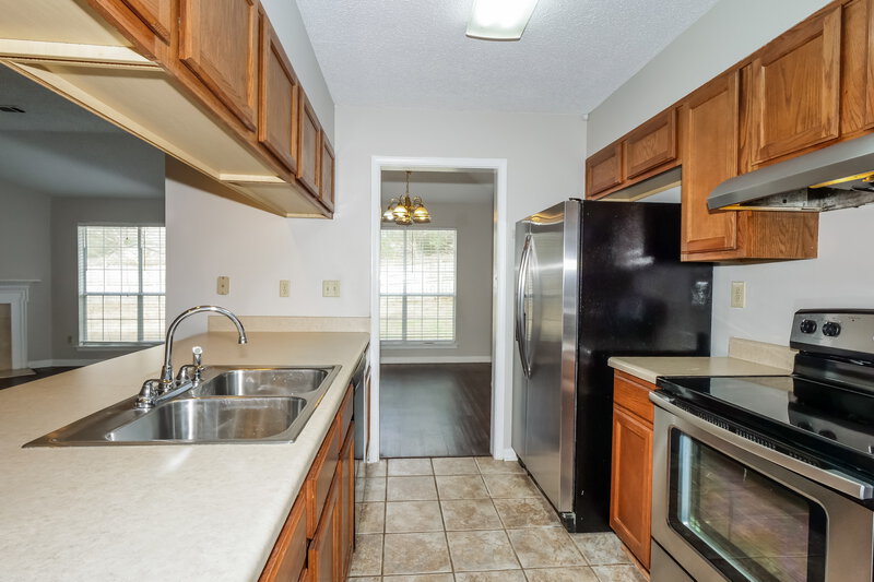 1,625/Mo, 6940 Brady Hill Dr Cordova, TN 38018 Kitchen View
