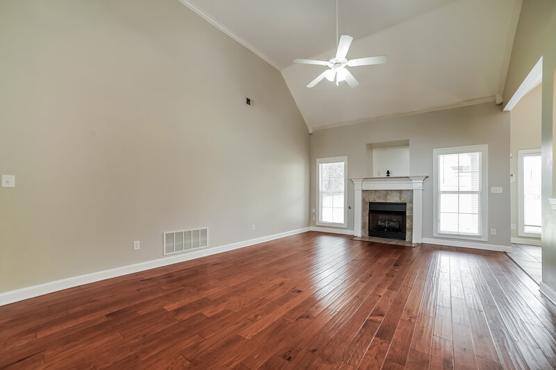 2,125/Mo, 2932 Keeley Cv Southaven, MS 38671 Living Room View 2