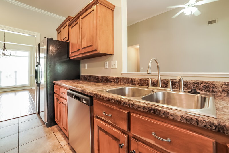 2,125/Mo, 2932 Keeley Cv Southaven, MS 38671 Kitchen View 2