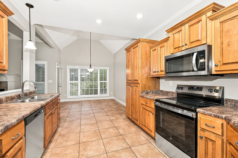 2,085/Mo, 2932 Keeley Cv Southaven, MS 38671 Kitchen View 2