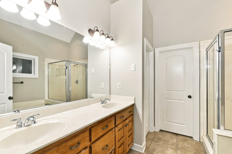 2,085/Mo, 2932 Keeley Cv Southaven, MS 38671 Primary Bathroom View