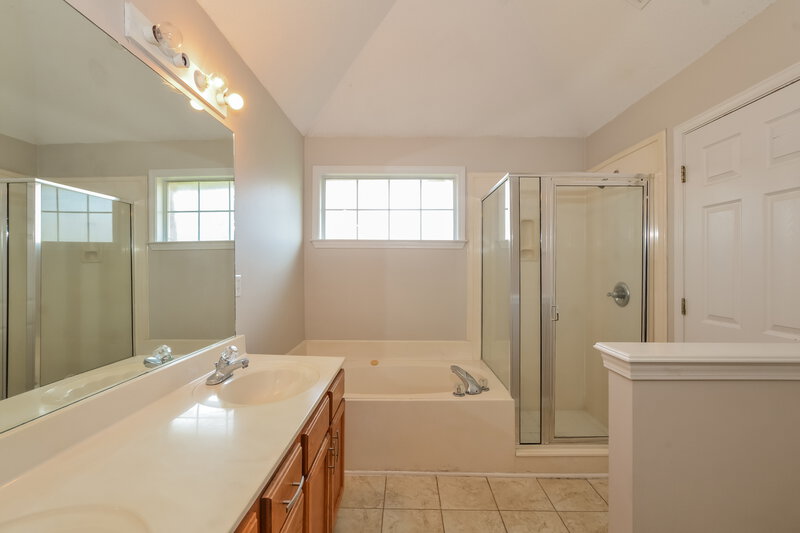 1,720/Mo, 3920 Paramount Cv Bartlett, TN 38135 Main Bathroom View