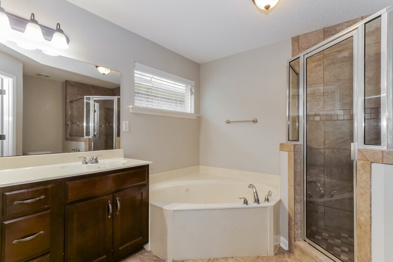 2,135/Mo, 7957 Gardendale Dr Olive Branch, MS 38654 Main Bathroom View