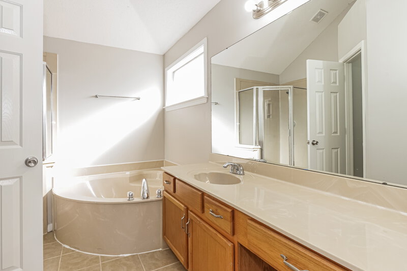 1,855/Mo, 20 Garden Springs Dr Oakland, TN 38060 Main Bathroom View