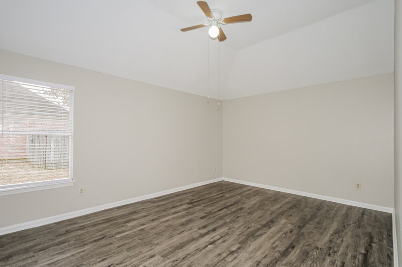 1,695/Mo, 4339 Waverly Farms Rd Millington, TN 38053 Main Bedroom View