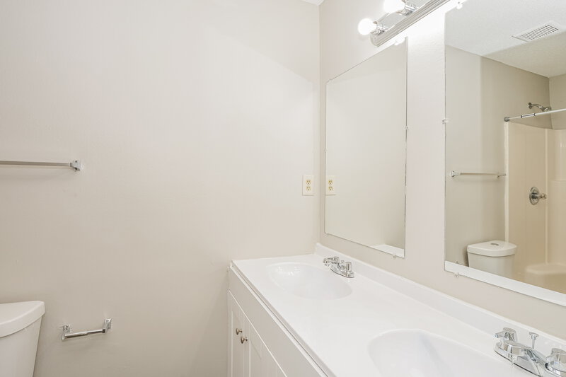 1,695/Mo, 4339 Waverly Farms Rd Millington, TN 38053 Main Bathroom View