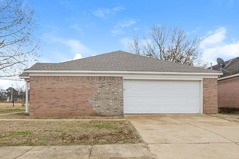 1,695/Mo, 4339 Waverly Farms Rd Millington, TN 38053 Garage View