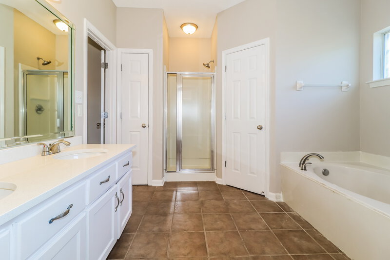 2,970/Mo, 9064 Kyle Duran Ln Olive Branch, MS 38654 Main Bathroom View