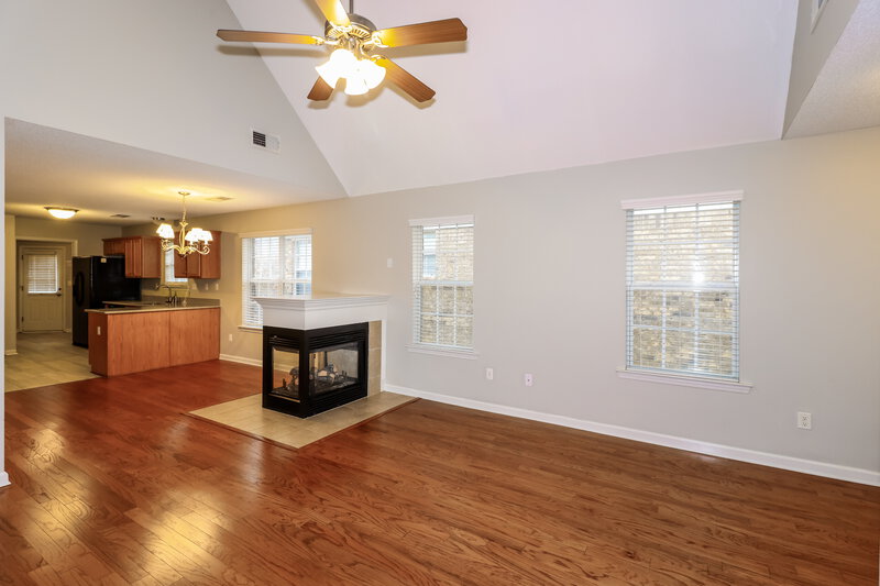 1,590/Mo, 8595 Griffin Park Dr Cordova, TN 38018 Living Room View 2