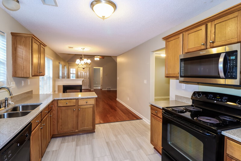 1,590/Mo, 8595 Griffin Park Dr Cordova, TN 38018 Kitchen View 2