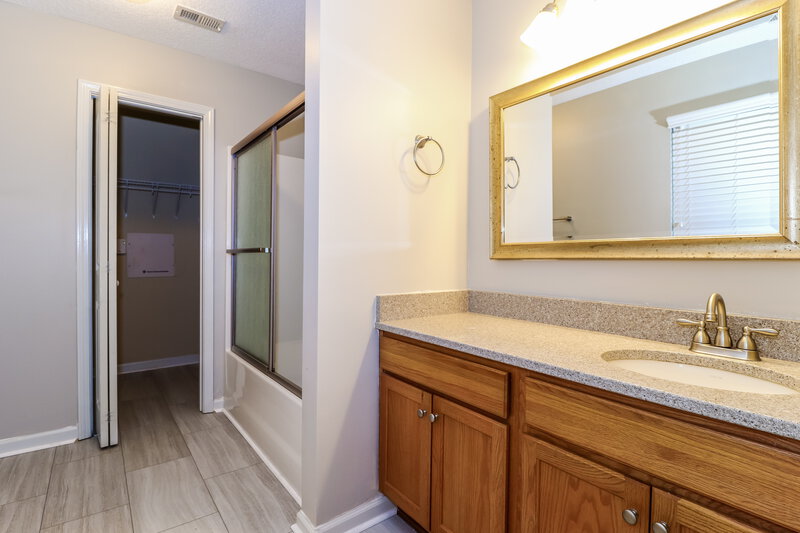 1,590/Mo, 8595 Griffin Park Dr Cordova, TN 38018 Main Bathroom View