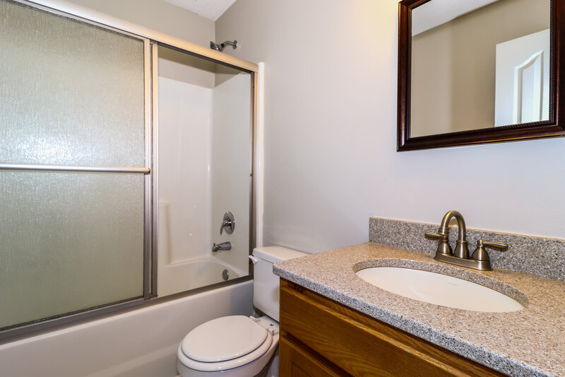 1,590/Mo, 8595 Griffin Park Dr Cordova, TN 38018 Bathroom View