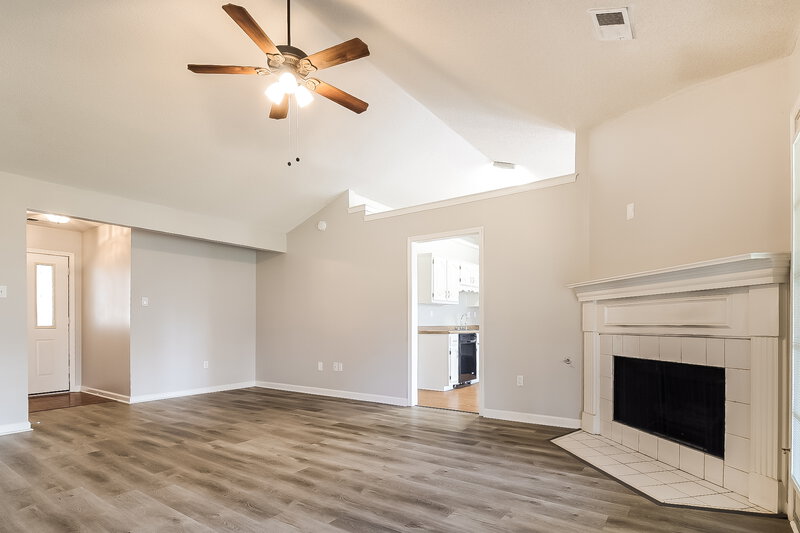 1,890/Mo, 1805 Steeplechase Cv Southaven, MS 38671 Living Room View 2