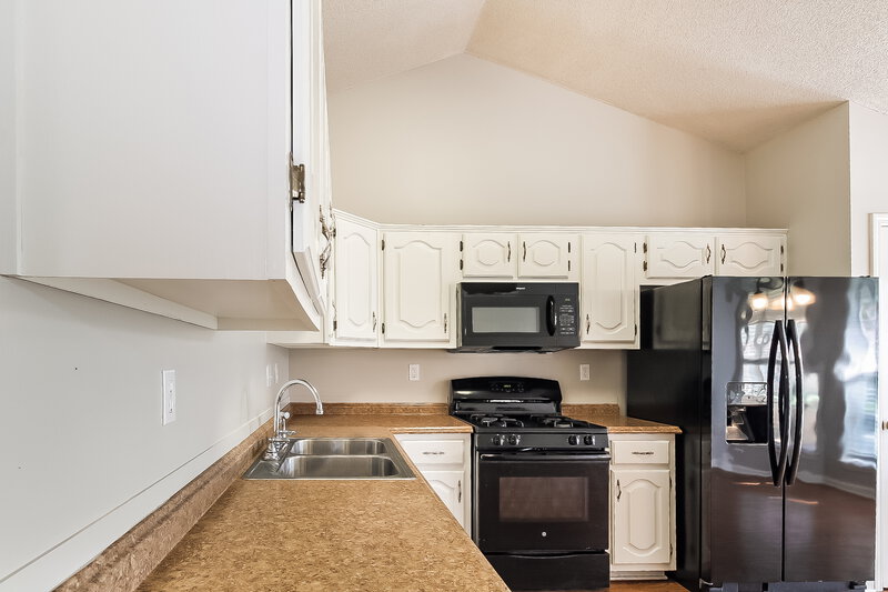 1,890/Mo, 1805 Steeplechase Cv Southaven, MS 38671 Kitchen View