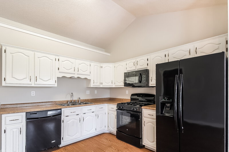 1,890/Mo, 1805 Steeplechase Cv Southaven, MS 38671 Kitchen View 2
