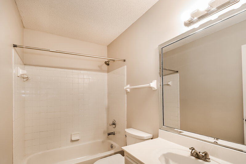 1,890/Mo, 1805 Steeplechase Cv Southaven, MS 38671 Bathroom View