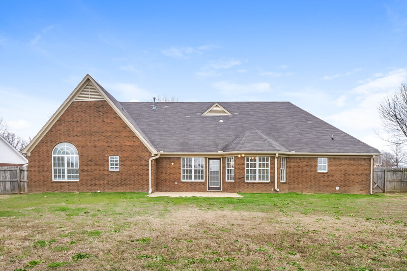 2,370/Mo, 8359 Olivia Ln Southaven, MS 38672 Rear View