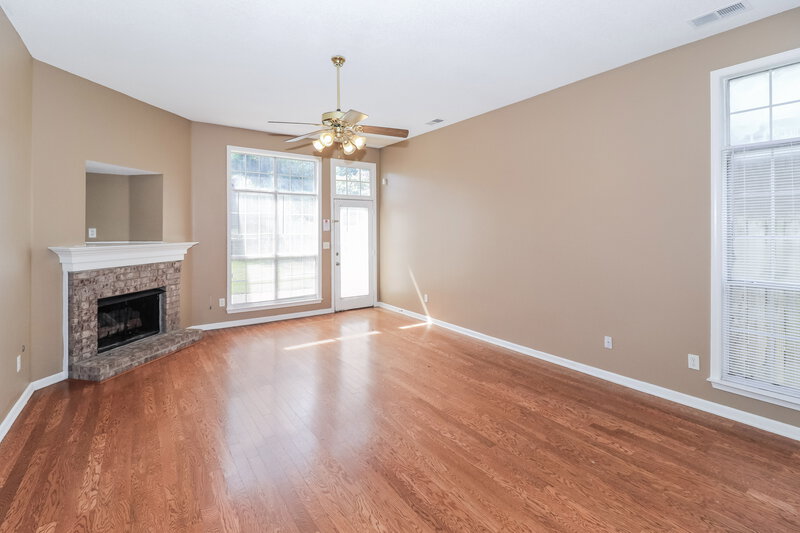 1,975/Mo, 2811 Misty Bay Dr Lakeland, TN 38002 Living Room View
