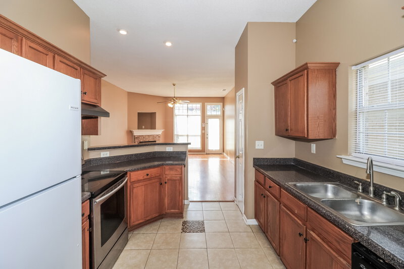 1,975/Mo, 2811 Misty Bay Dr Lakeland, TN 38002 Kitchen View 2