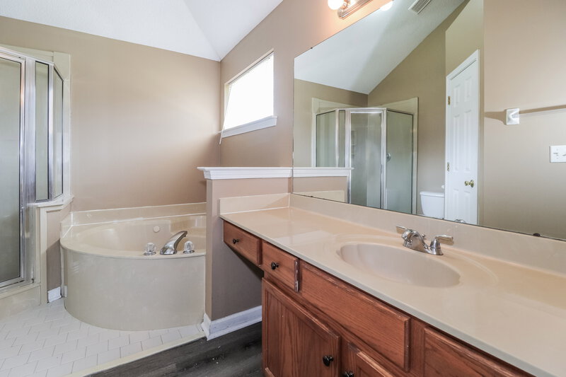 1,975/Mo, 2811 Misty Bay Dr Lakeland, TN 38002 Main Bathroom View