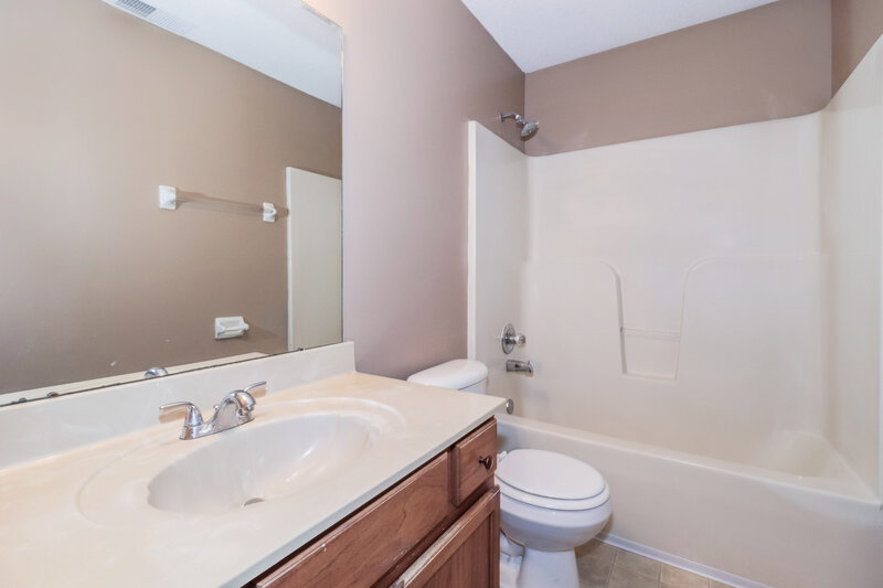 1,975/Mo, 2811 Misty Bay Dr Lakeland, TN 38002 Bathroom View