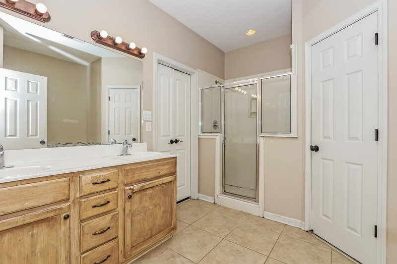 1,835/Mo, 8518 Griffin Park Dr Cordova, TN 38018 Main Bathroom View