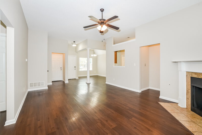 1,945/Mo, 7916 Ridgedale Dr Olive Branch, MS 38654 Living Room View 2
