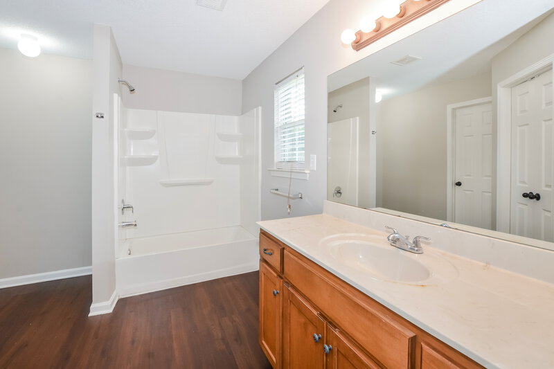 1,945/Mo, 7916 Ridgedale Dr Olive Branch, MS 38654 Main Bathroom View