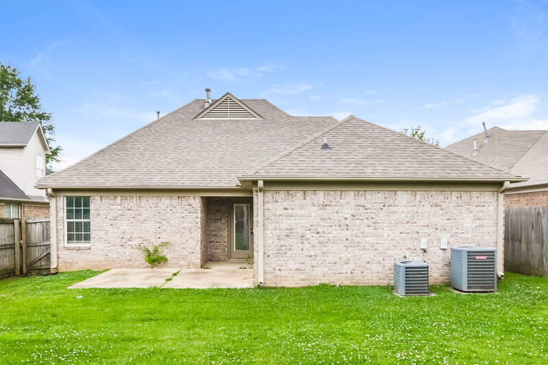 1,945/Mo, 7916 Ridgedale Dr Olive Branch, MS 38654 Rear View