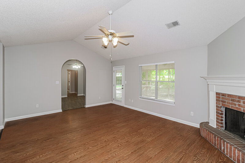 1,915/Mo, 6399 Sandbourne W Olive Branch, MS 38654 Living Room View 2